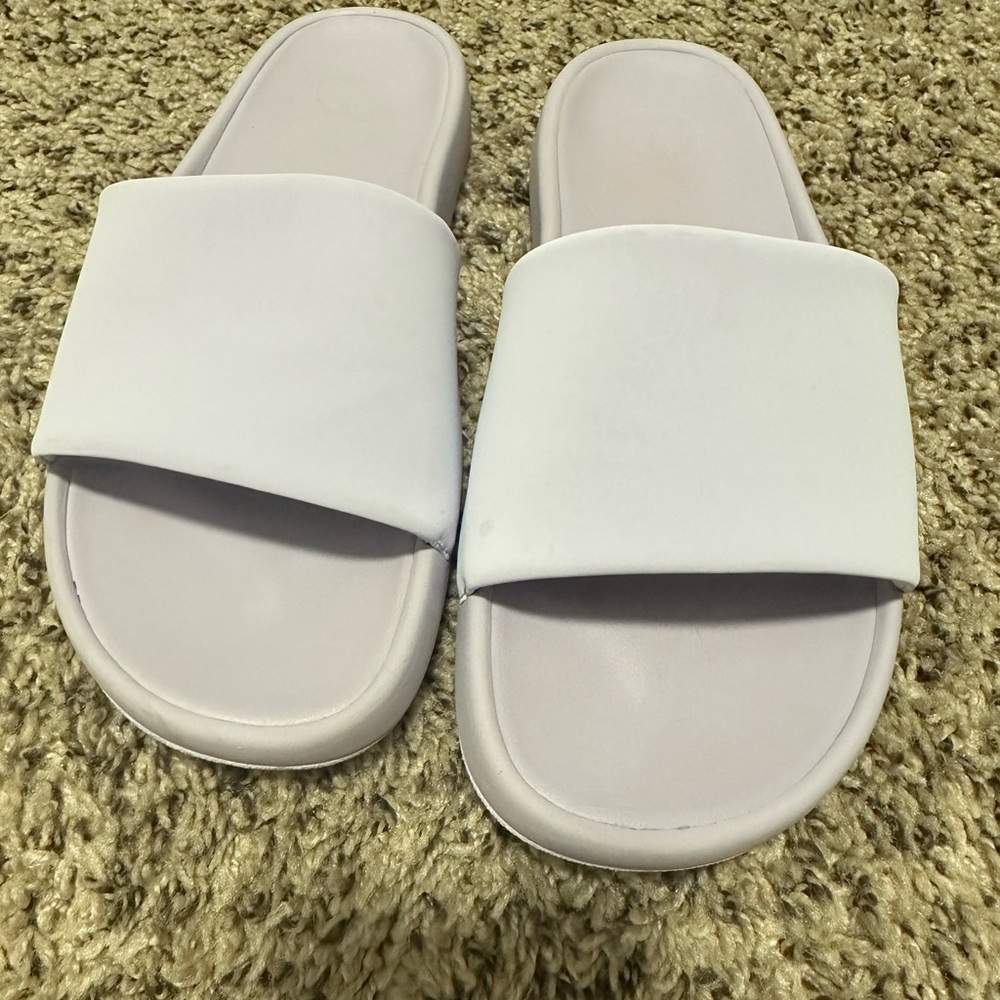 Lululemon Restfeel size 8 slides
